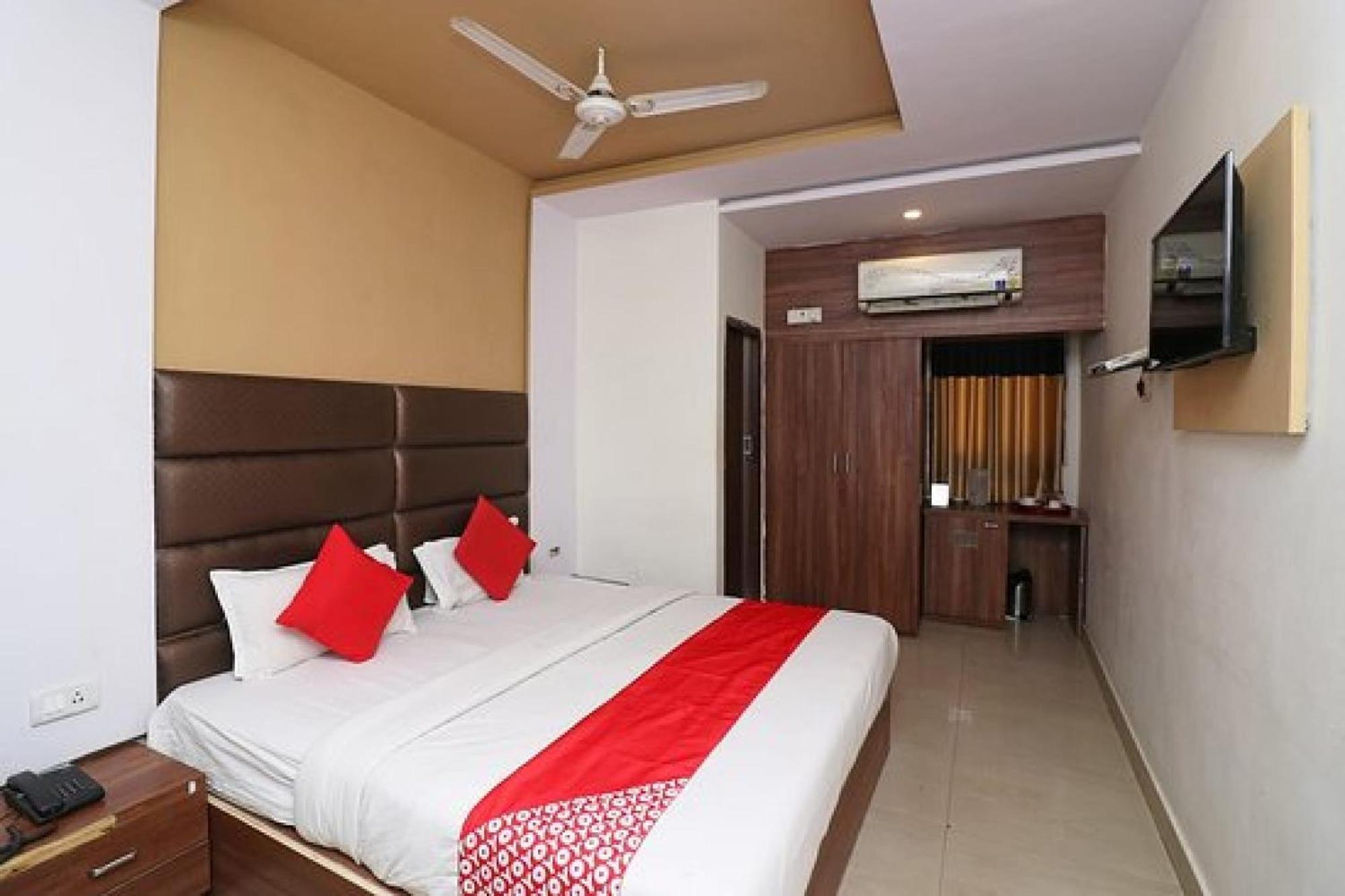 Capital O Hotel Surya Continental Lucknow Exterior photo
