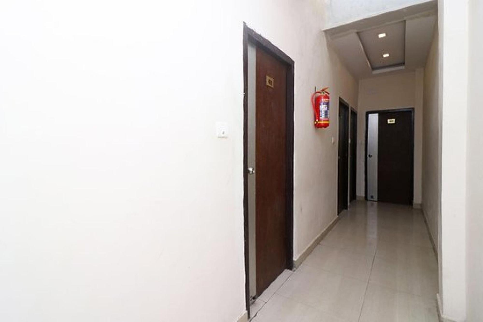 Capital O Hotel Surya Continental Lucknow Exterior photo