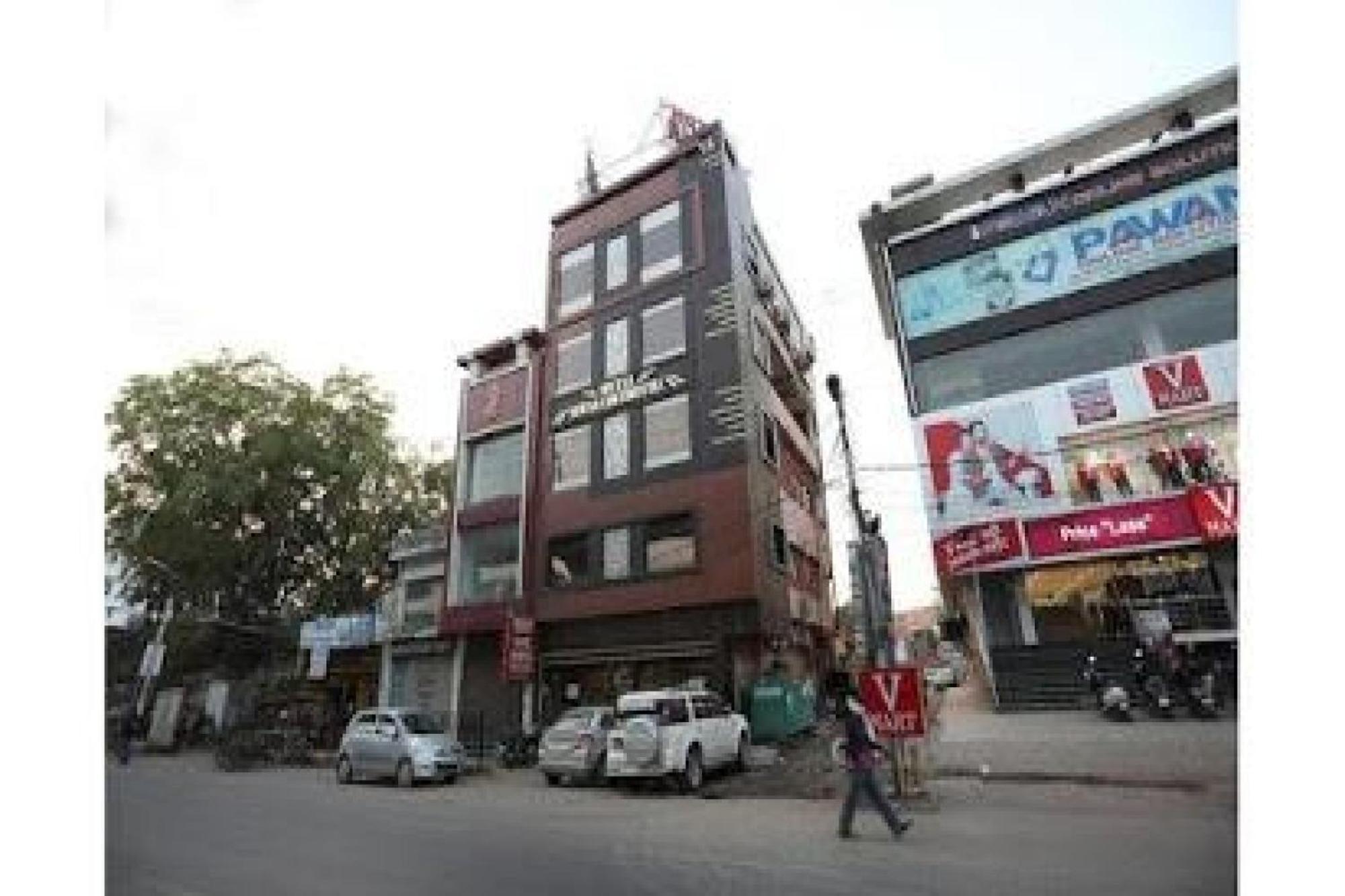Capital O Hotel Surya Continental Lucknow Exterior photo